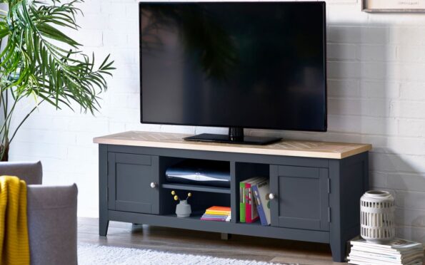 bordeaux-tv-unit-roomset